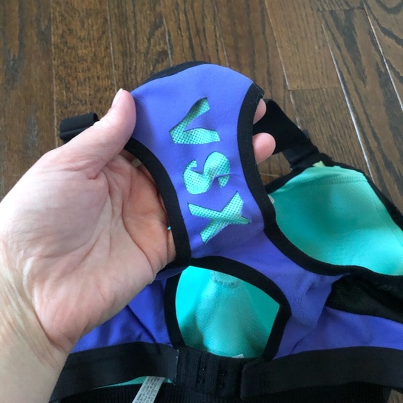Victoria’s Secret VSX Sport 34D Sports Bra w/Adjustable Straps/Mesh Sides/Wired - Picture 6 of 13